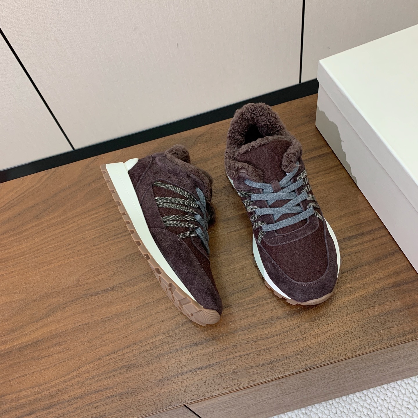 【Brunell* Cucinell*】羊毛里休闲运动鞋。鞋面采用进口牛绒，羊毛内里，原版开模大底！上脚超舒适。 码数：