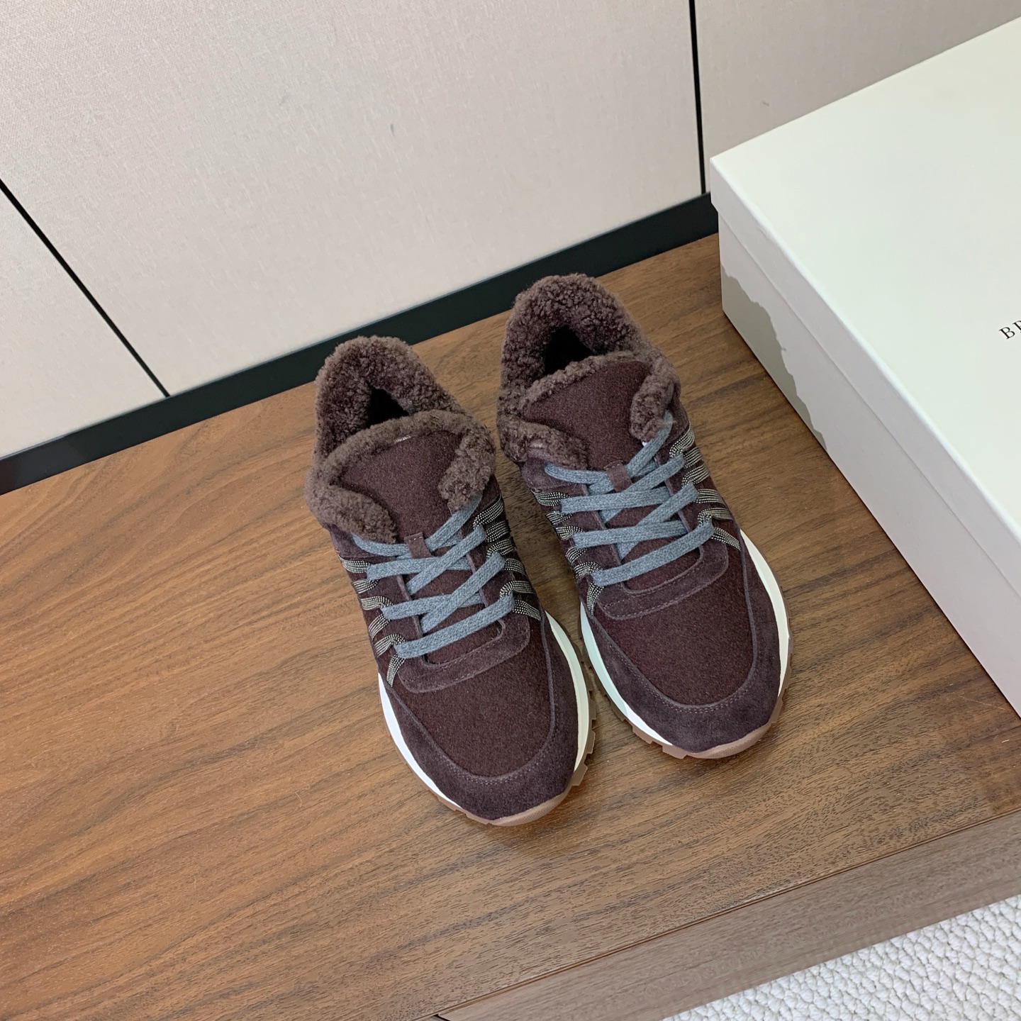 【Brunell* Cucinell*】羊毛里休闲运动鞋。鞋面采用进口牛绒，羊毛内里，原版开模大底！上脚超舒适。 码数：