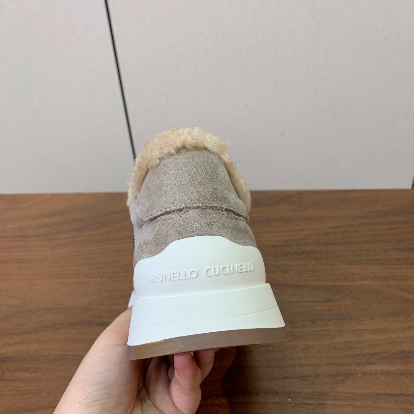 【Brunell* Cucinell*】羊毛里休闲运动鞋。鞋面采用进口牛绒，羊毛内里，原版开模大底！上脚超舒适。 码数：