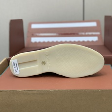 【Loro Piana】顶级版本羊毛里乐福鞋,原版一比一。品牌低调奢华柔软一贯纯色简约的设计风格。皮质柔软舒适度极高 材 【Loro Piana】顶级版本羊毛里乐福鞋,原版一比一。品牌低调奢华柔软一贯纯色简约的设计风格。皮质柔软舒适度极高 材