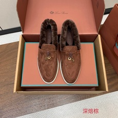【Loro Piana】顶级版本羊毛里乐福鞋,原版一比一。品牌低调奢华柔软一贯纯色简约的设计风格。皮质柔软舒适度极高 材 【Loro Piana】顶级版本羊毛里乐福鞋,原版一比一。品牌低调奢华柔软一贯纯色简约的设计风格。皮质柔软舒适度极高 材
