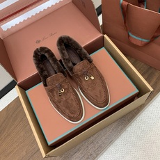 【Loro Piana】顶级版本羊毛里乐福鞋,原版一比一。品牌低调奢华柔软一贯纯色简约的设计风格。皮质柔软舒适度极高 材 【Loro Piana】顶级版本羊毛里乐福鞋,原版一比一。品牌低调奢华柔软一贯纯色简约的设计风格。皮质柔软舒适度极高 材
