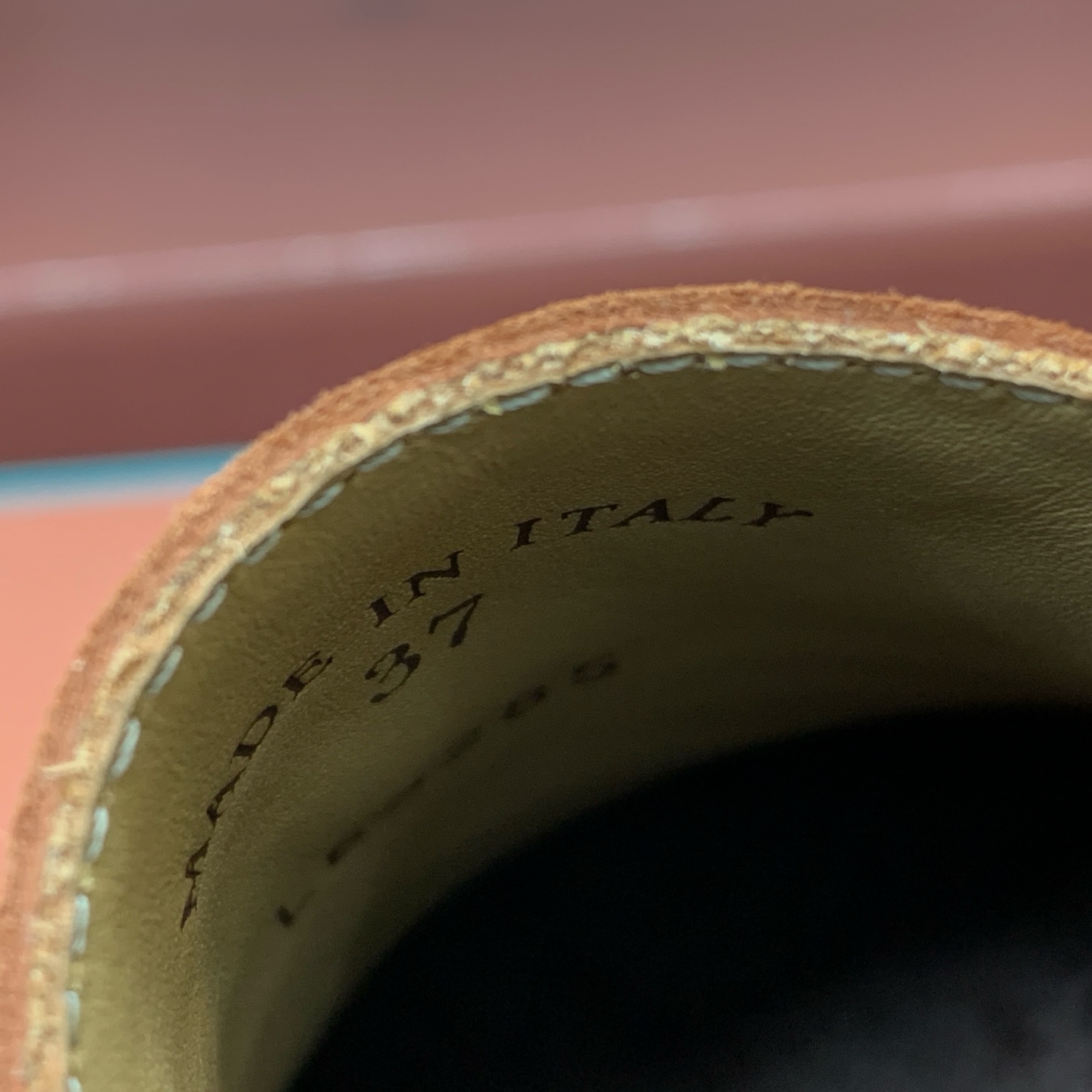 【Loro Piana】顶级版本羊毛里乐福鞋，原版一比一。品牌低调奢华柔软一贯纯色简约的设计风格。皮质柔软舒适度极高 材