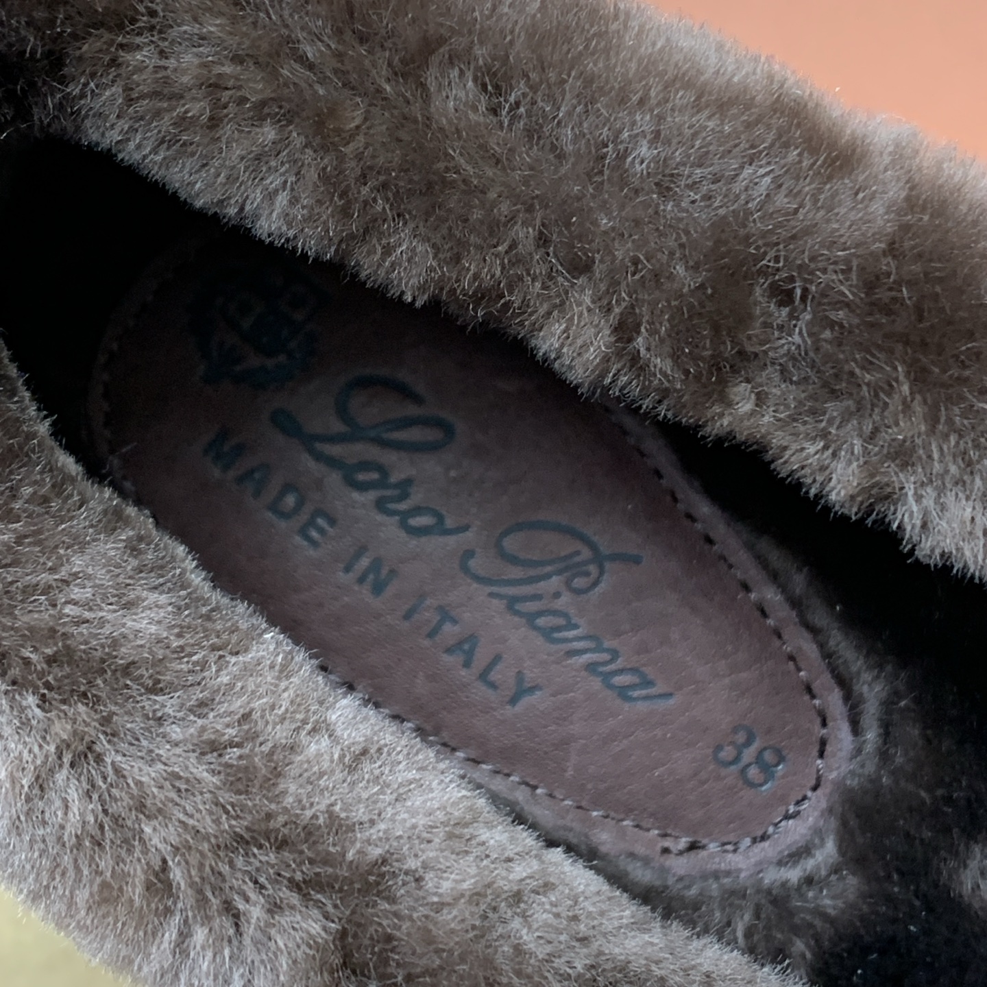 【Loro Piana】顶级版本羊毛里乐福鞋，原版一比一。品牌低调奢华柔软一贯纯色简约的设计风格。皮质柔软舒适度极高 材