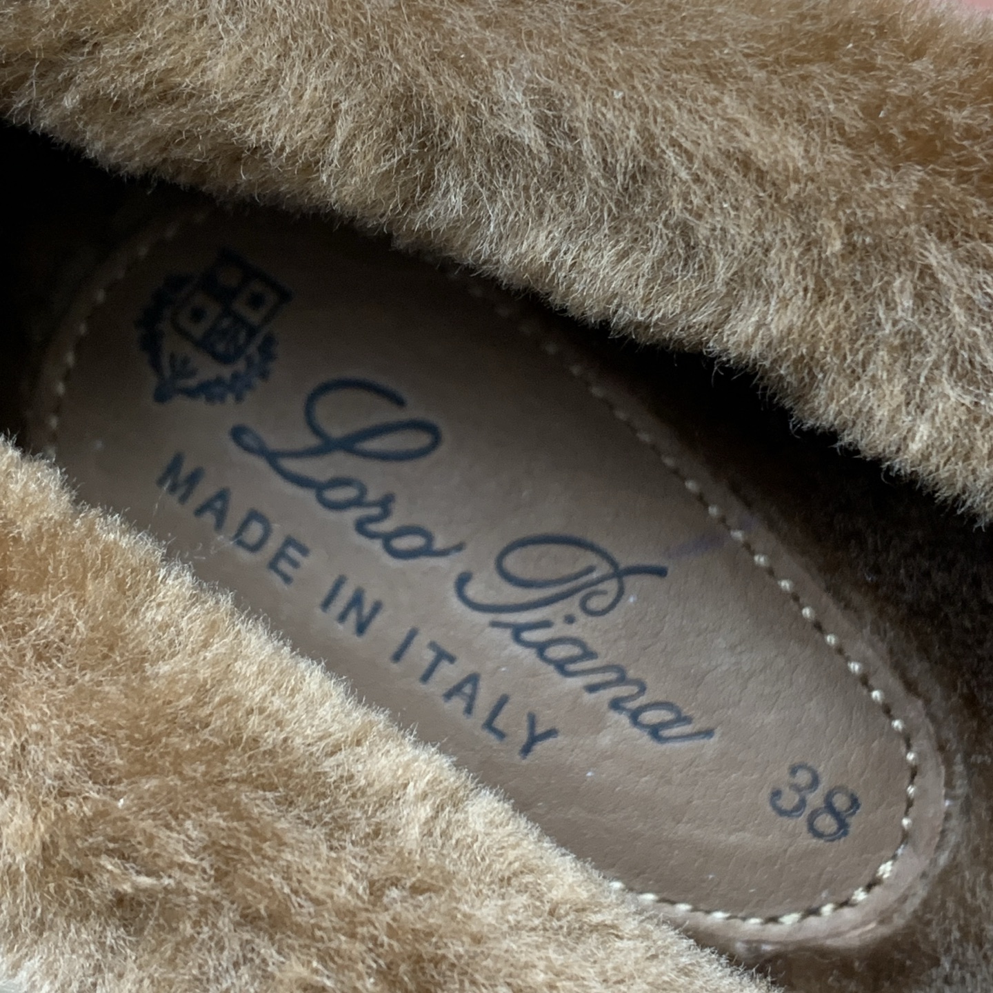 【Loro Piana】顶级版本羊毛里乐福鞋,原版一比一。品牌低调奢华柔软一贯纯色简约的设计风格。皮质柔软舒适度极高 材 【Loro Piana】顶级版本羊毛里乐福鞋,原版一比一。品牌低调奢华柔软一贯纯色简约的设计风格。皮质柔软舒适度极高 材