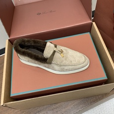 【Loro Piana】顶级版本羊毛里乐福鞋,原版一比一。品牌低调奢华柔软一贯纯色简约的设计风格。皮质柔软舒适度极高 材 【Loro Piana】顶级版本羊毛里乐福鞋,原版一比一。品牌低调奢华柔软一贯纯色简约的设计风格。皮质柔软舒适度极高 材