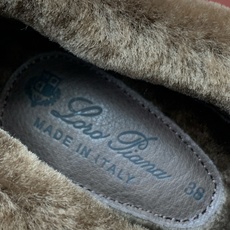 【Loro Piana】顶级版本羊毛里乐福鞋,原版一比一。品牌低调奢华柔软一贯纯色简约的设计风格。皮质柔软舒适度极高 材 【Loro Piana】顶级版本羊毛里乐福鞋,原版一比一。品牌低调奢华柔软一贯纯色简约的设计风格。皮质柔软舒适度极高 材