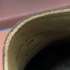 【Loro Piana】顶级版本羊毛里乐福鞋,原版一比一。品牌低调奢华柔软一贯纯色简约的设计风格。皮质柔软舒适度极高 材 【Loro Piana】顶级版本羊毛里乐福鞋,原版一比一。品牌低调奢华柔软一贯纯色简约的设计风格。皮质柔软舒适度极高 材