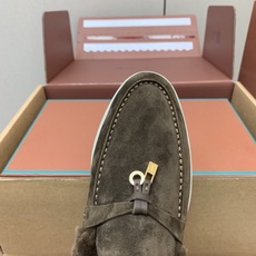 【Loro Piana】顶级版本羊毛里乐福鞋,原版一比一。品牌低调奢华柔软一贯纯色简约的设计风格。皮质柔软舒适度极高 材 【Loro Piana】顶级版本羊毛里乐福鞋,原版一比一。品牌低调奢华柔软一贯纯色简约的设计风格。皮质柔软舒适度极高 材
