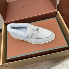【Loro Piana】顶级版本羊毛里乐福鞋,原版一比一。品牌低调奢华柔软一贯纯色简约的设计风格。皮质柔软舒适度极高 材 【Loro Piana】顶级版本羊毛里乐福鞋,原版一比一。品牌低调奢华柔软一贯纯色简约的设计风格。皮质柔软舒适度极高 材