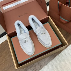 【Loro Piana】顶级版本羊毛里乐福鞋,原版一比一。品牌低调奢华柔软一贯纯色简约的设计风格。皮质柔软舒适度极高 材 【Loro Piana】顶级版本羊毛里乐福鞋,原版一比一。品牌低调奢华柔软一贯纯色简约的设计风格。皮质柔软舒适度极高 材
