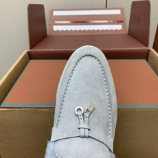 【Loro Piana】顶级版本羊毛里乐福鞋,原版一比一。品牌低调奢华柔软一贯纯色简约的设计风格。皮质柔软舒适度极高 材 【Loro Piana】顶级版本羊毛里乐福鞋,原版一比一。品牌低调奢华柔软一贯纯色简约的设计风格。皮质柔软舒适度极高 材