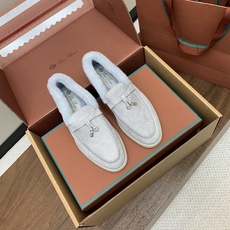 【Loro Piana】顶级版本羊毛里乐福鞋,原版一比一。品牌低调奢华柔软一贯纯色简约的设计风格。皮质柔软舒适度极高 材 【Loro Piana】顶级版本羊毛里乐福鞋,原版一比一。品牌低调奢华柔软一贯纯色简约的设计风格。皮质柔软舒适度极高 材