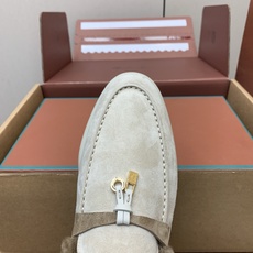 【Loro Piana】顶级版本羊毛里乐福鞋,原版一比一。品牌低调奢华柔软一贯纯色简约的设计风格。皮质柔软舒适度极高 材 【Loro Piana】顶级版本羊毛里乐福鞋,原版一比一。品牌低调奢华柔软一贯纯色简约的设计风格。皮质柔软舒适度极高 材