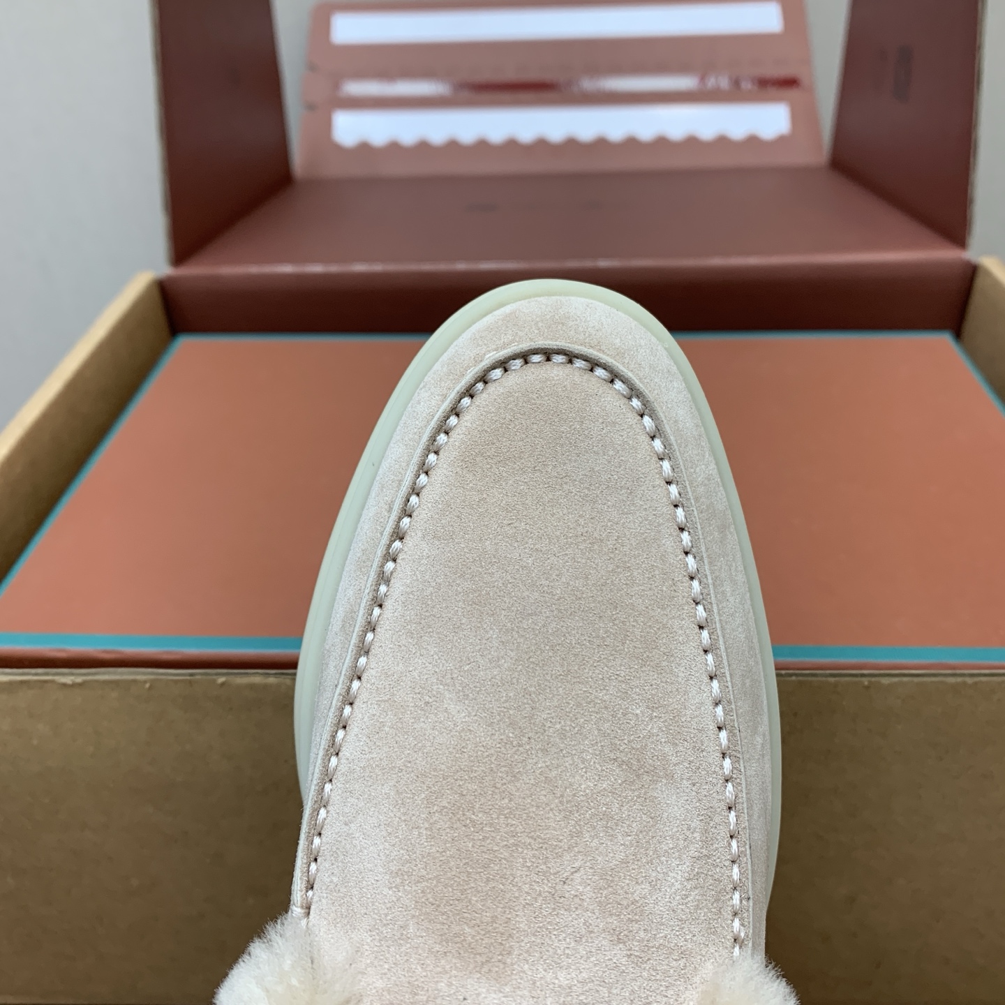 【Loro Piana】情侣款顶级版本高帮毛里乐福鞋,原版一比一。品牌低调奢华柔软一贯纯色简约的设计风格。皮质柔软舒适度 【Loro Piana】情侣款顶级版本高帮毛里乐福鞋,原版一比一。品牌低调奢华柔软一贯纯色简约的设计风格。皮质柔软舒适度