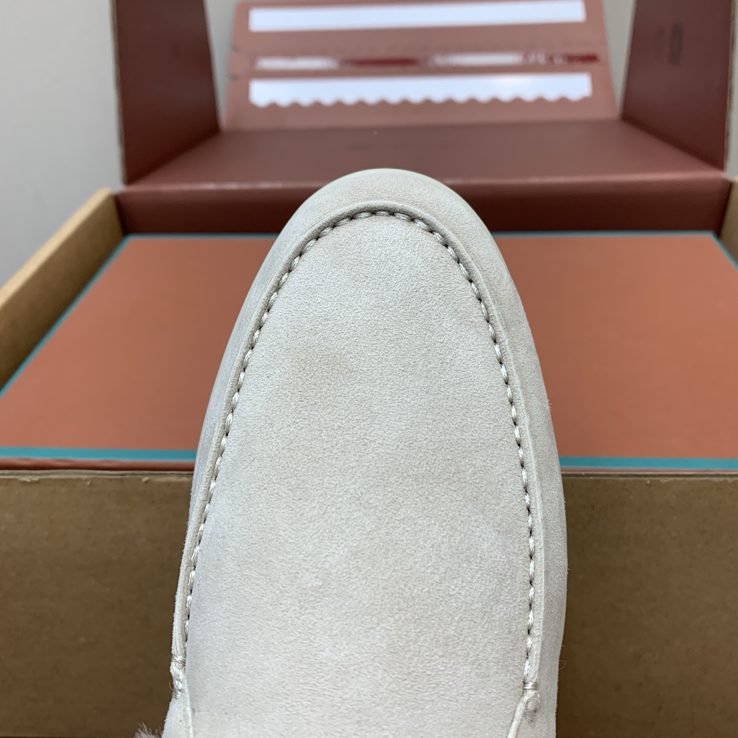【Loro Piana】情侣款顶级版本高帮毛里乐福鞋，原版一比一。品牌低调奢华柔软一贯纯色简约的设计风格。皮质柔软舒适度
