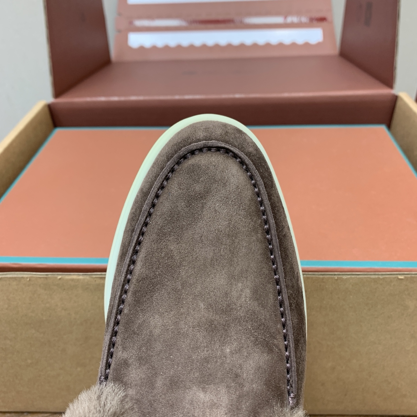 【Loro Piana】情侣款顶级版本高帮毛里乐福鞋,原版一比一。品牌低调奢华柔软一贯纯色简约的设计风格。皮质柔软舒适度 【Loro Piana】情侣款顶级版本高帮毛里乐福鞋,原版一比一。品牌低调奢华柔软一贯纯色简约的设计风格。皮质柔软舒适度