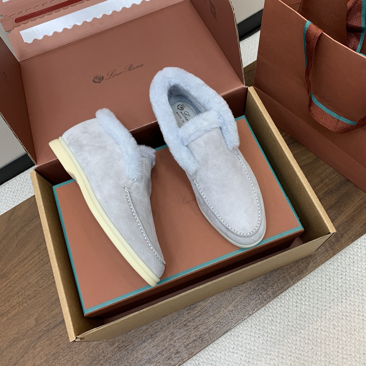 【Loro Piana】情侣款顶级版本高帮毛里乐福鞋,原版一比一。品牌低调奢华柔软一贯纯色简约的设计风格。皮质柔软舒适度 【Loro Piana】情侣款顶级版本高帮毛里乐福鞋,原版一比一。品牌低调奢华柔软一贯纯色简约的设计风格。皮质柔软舒适度