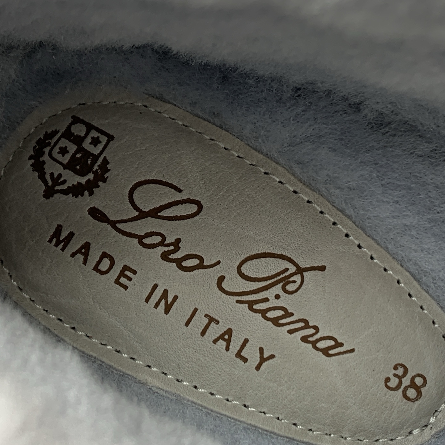 【Loro Piana】情侣款顶级版本高帮毛里乐福鞋,原版一比一。品牌低调奢华柔软一贯纯色简约的设计风格。皮质柔软舒适度 【Loro Piana】情侣款顶级版本高帮毛里乐福鞋,原版一比一。品牌低调奢华柔软一贯纯色简约的设计风格。皮质柔软舒适度