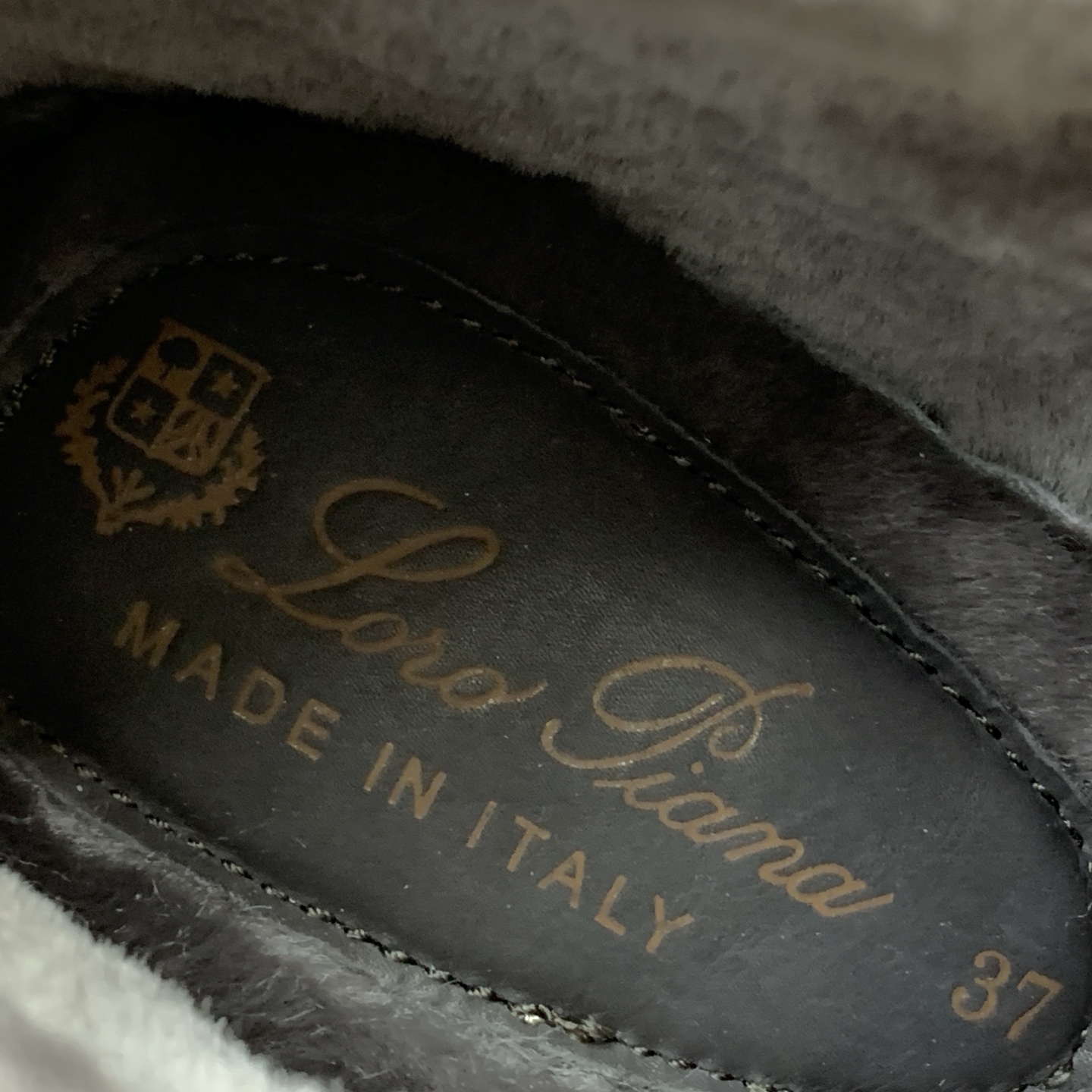 【Loro Piana】情侣款顶级版本高帮毛里乐福鞋,原版一比一。品牌低调奢华柔软一贯纯色简约的设计风格。皮质柔软舒适度 【Loro Piana】情侣款顶级版本高帮毛里乐福鞋,原版一比一。品牌低调奢华柔软一贯纯色简约的设计风格。皮质柔软舒适度