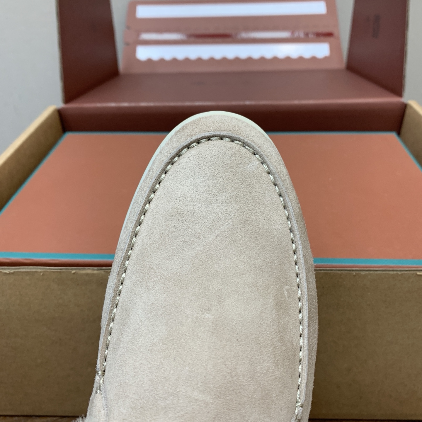 【Loro Piana】情侣款顶级版本高帮毛里乐福鞋,原版一比一。品牌低调奢华柔软一贯纯色简约的设计风格。皮质柔软舒适度 【Loro Piana】情侣款顶级版本高帮毛里乐福鞋,原版一比一。品牌低调奢华柔软一贯纯色简约的设计风格。皮质柔软舒适度
