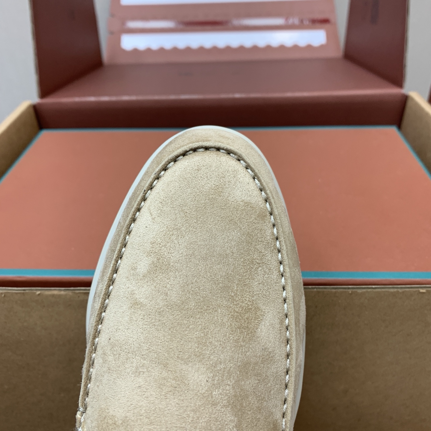 【Loro Piana】情侣款顶级版本高帮毛里乐福鞋，原版一比一。品牌低调奢华柔软一贯纯色简约的设计风格。皮质柔软舒适度