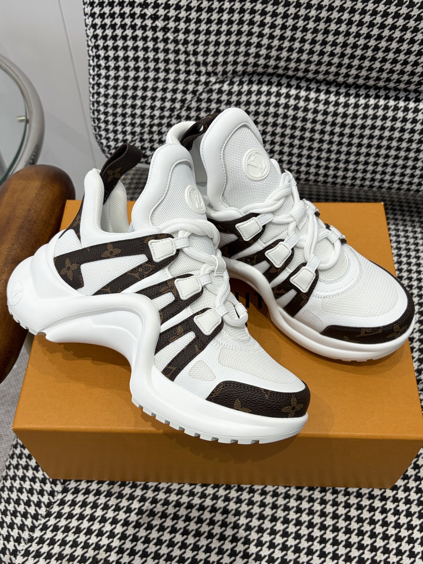 LV Style Leather Men's Shoes style reference detail image 6 from source 780868