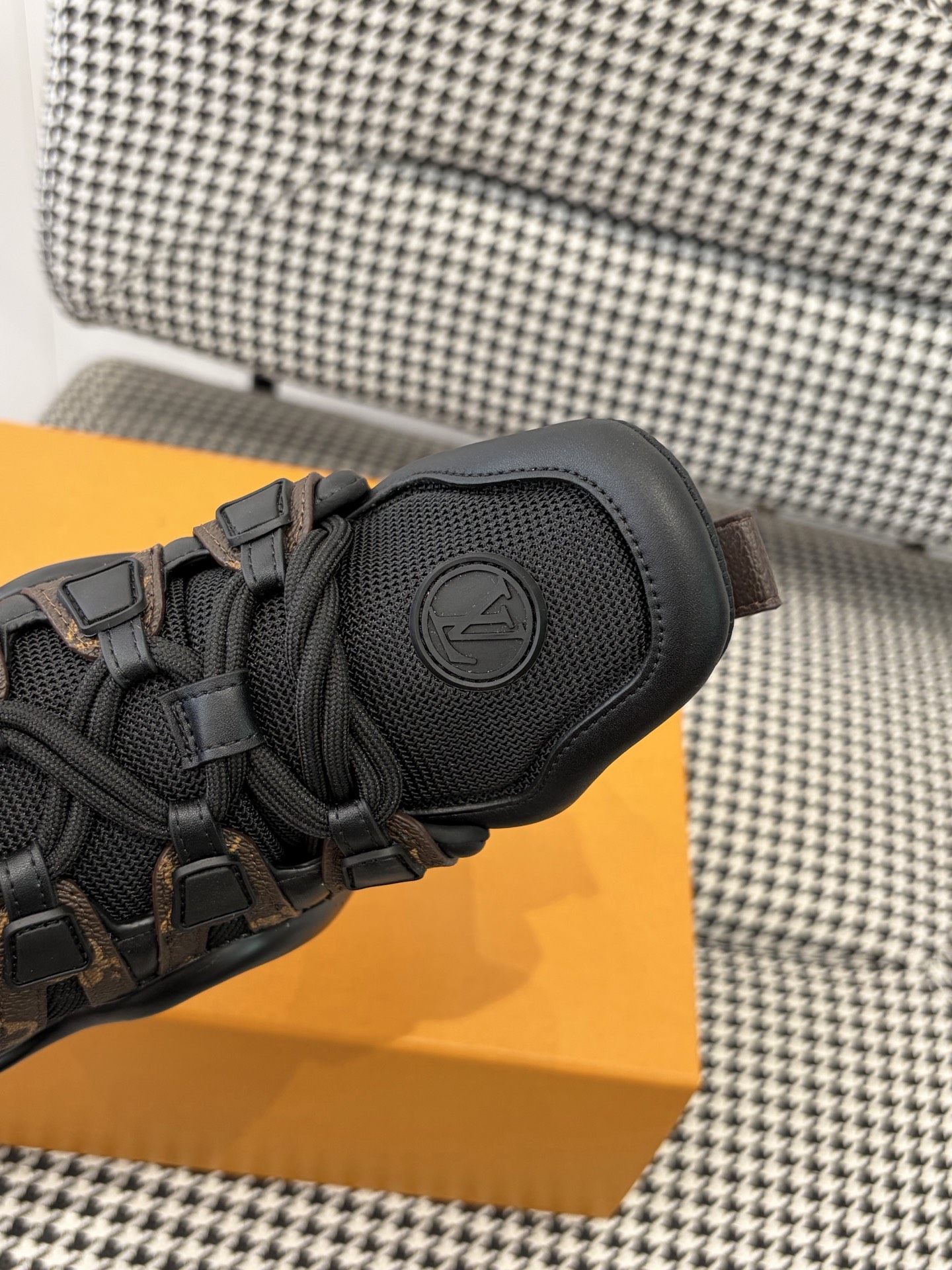 LV Style Leather Men's Shoes style reference detail image 5 from source 780869