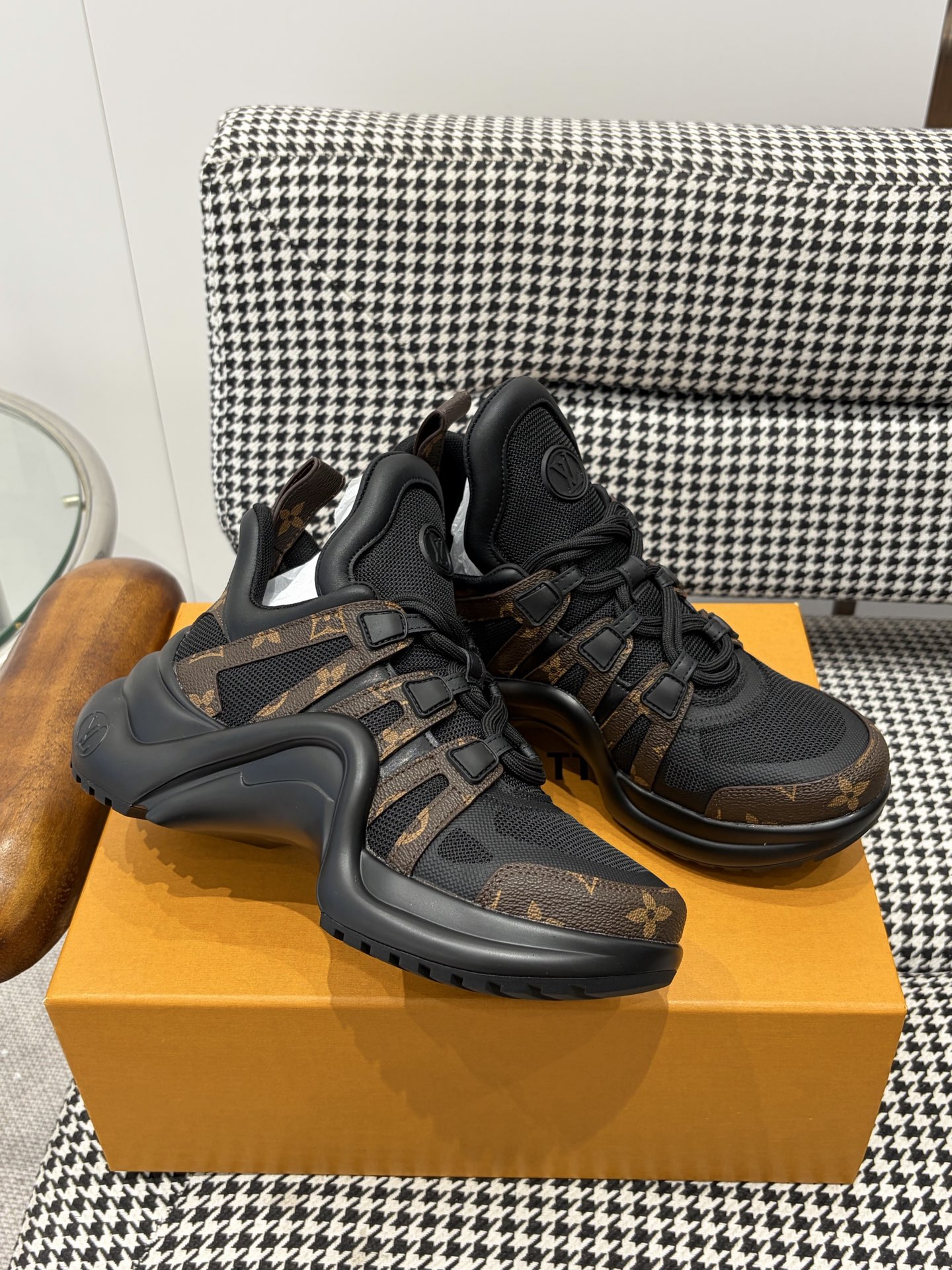 LV Style Leather Men's Shoes style reference detail image 8 from source 780869