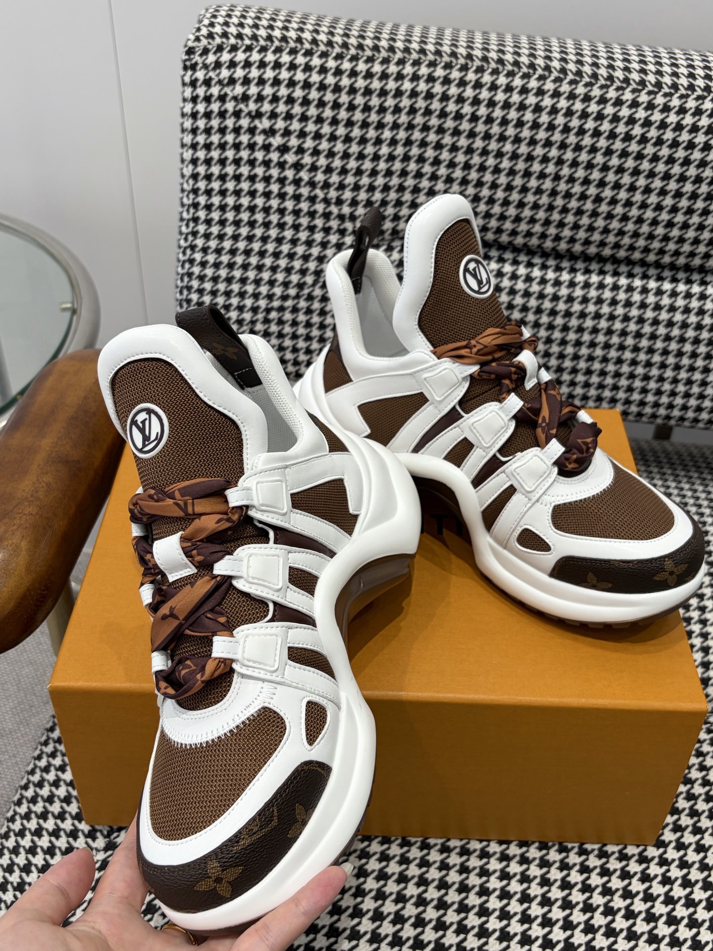 LV Style Leather Men's Shoes style reference detail image 3 from source 780870