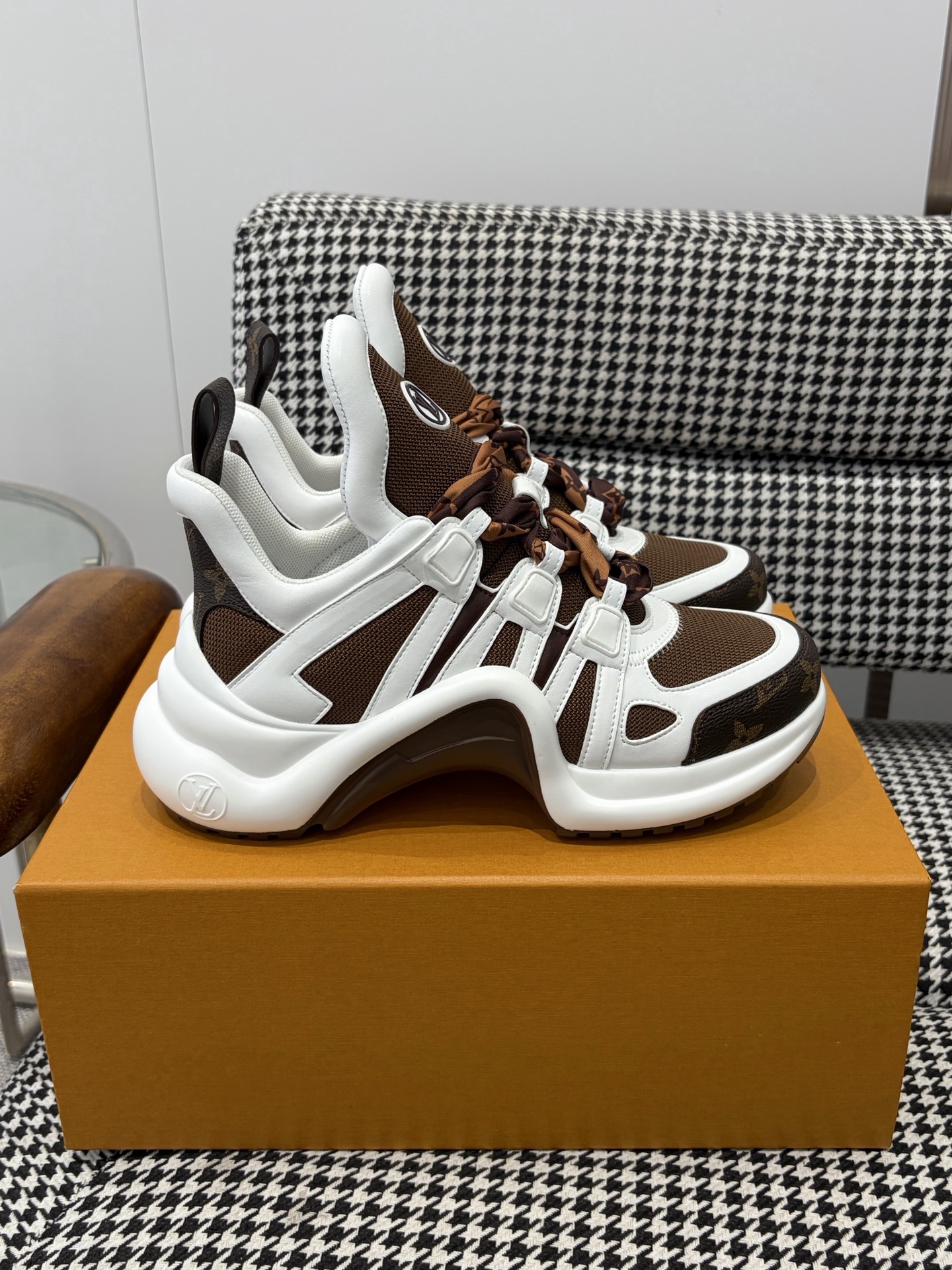 LV Style Leather Men's Shoes style reference detail image 2 from source 780870