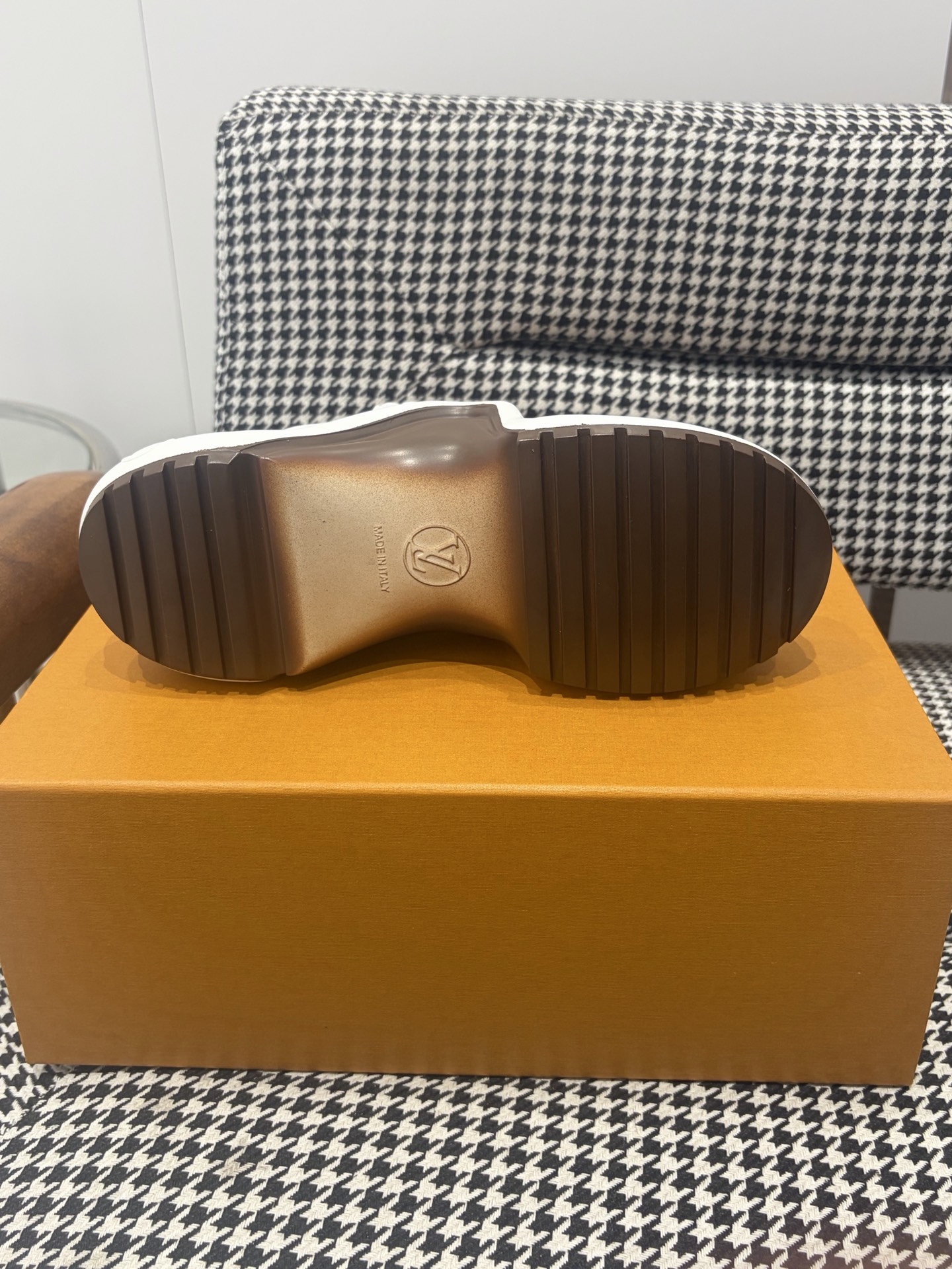 LV Style Leather Men's Shoes style reference detail image 9 from source 780870