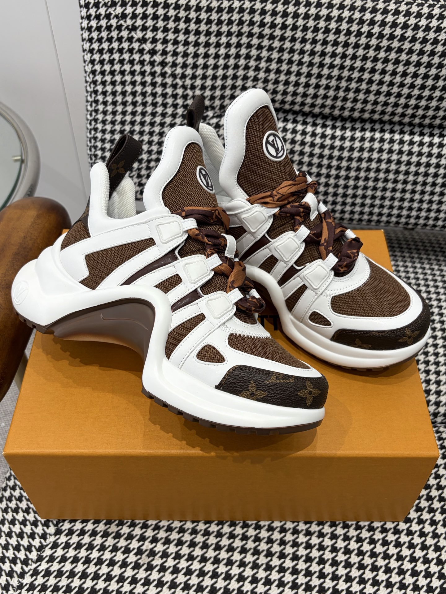 LV Style Leather Men's Shoes style reference detail image 8 from source 780870