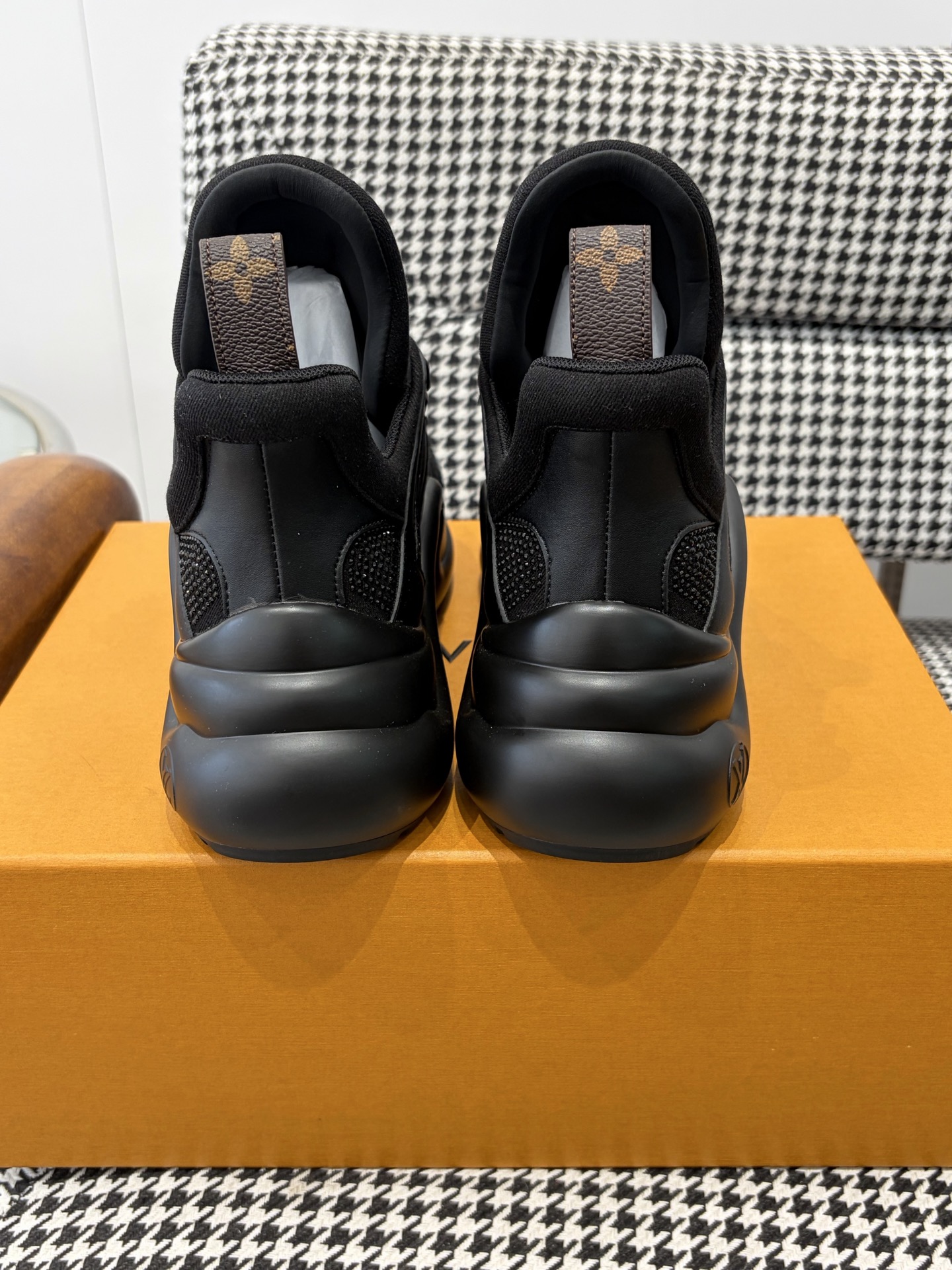 LV Style Pink Leather Men's Shoes style reference detail image 6 from source 780863