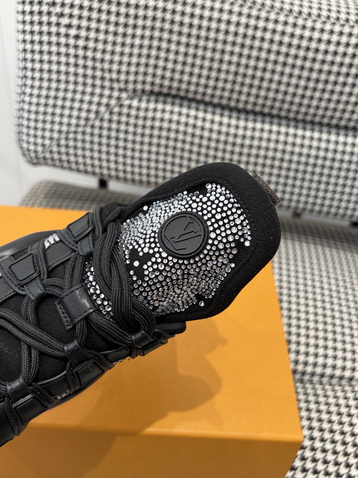 LV Style Pink Leather Men's Shoes style reference detail image 5 from source 780865