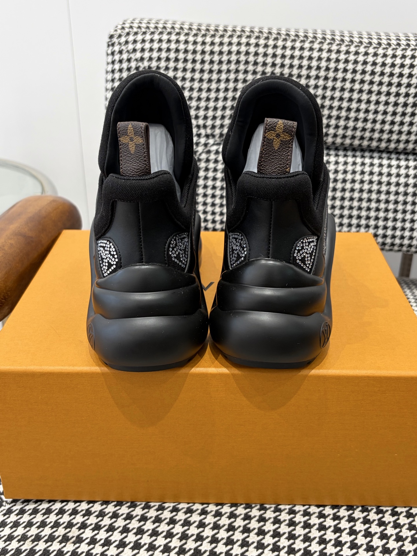 LV Style Pink Leather Men's Shoes style reference detail image 6 from source 780865