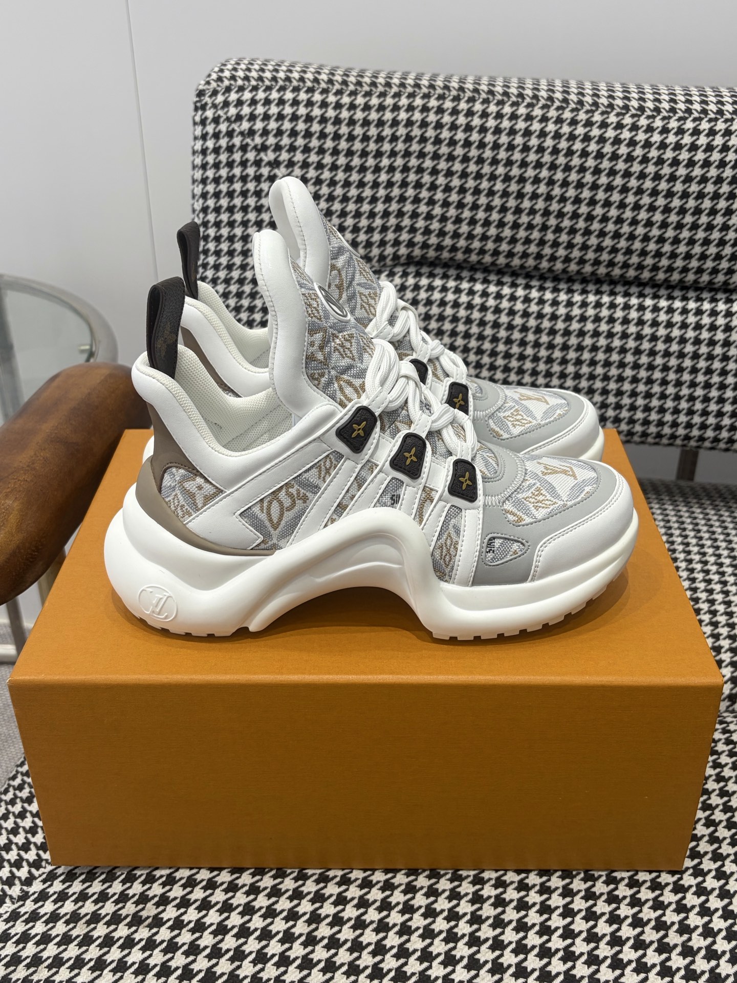 LV Style Pink Leather Men's Shoes Lookbook Reference image 2