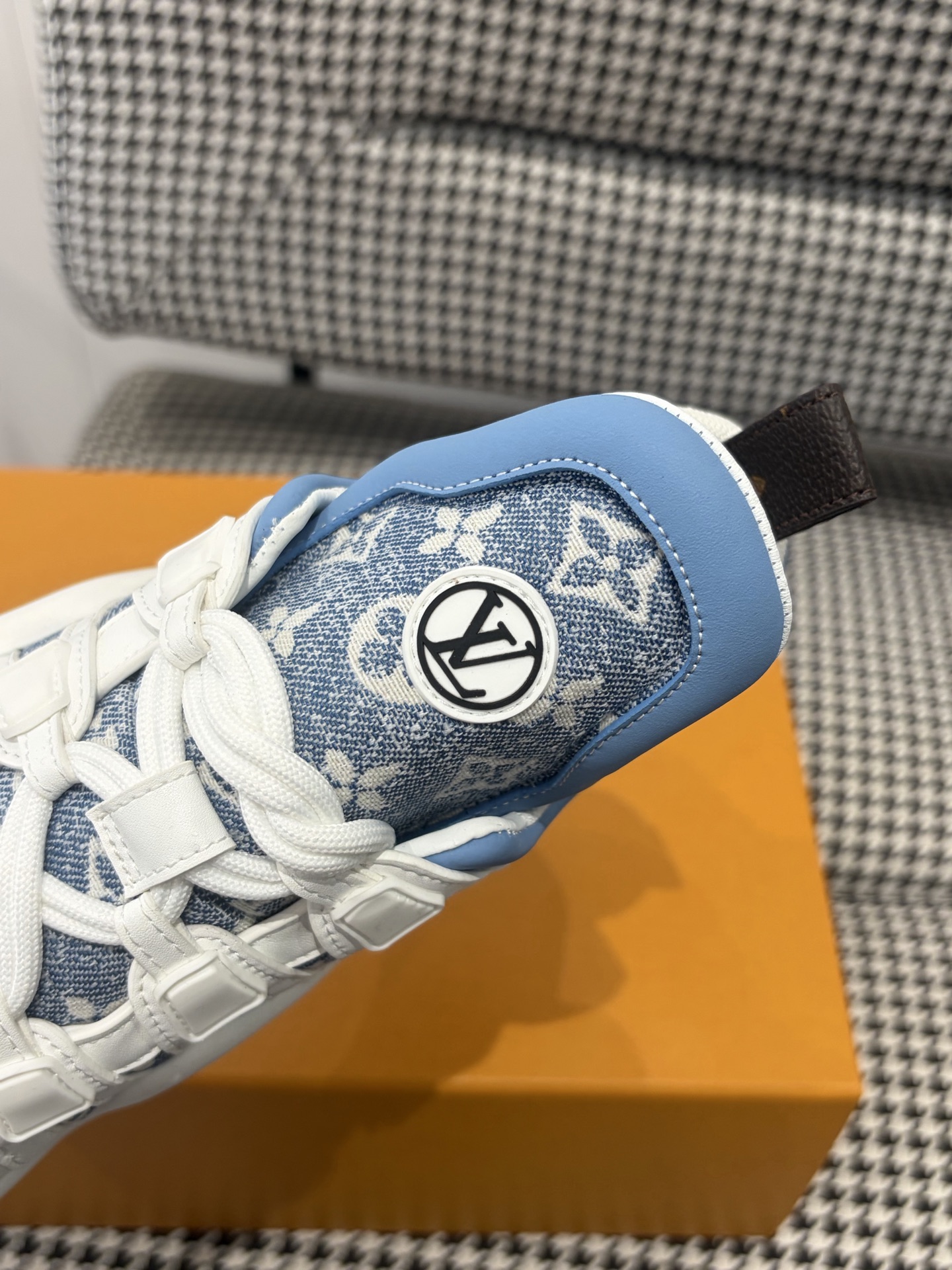 LV Style Pink Leather Men's Shoes style reference detail image 6 from source 780853