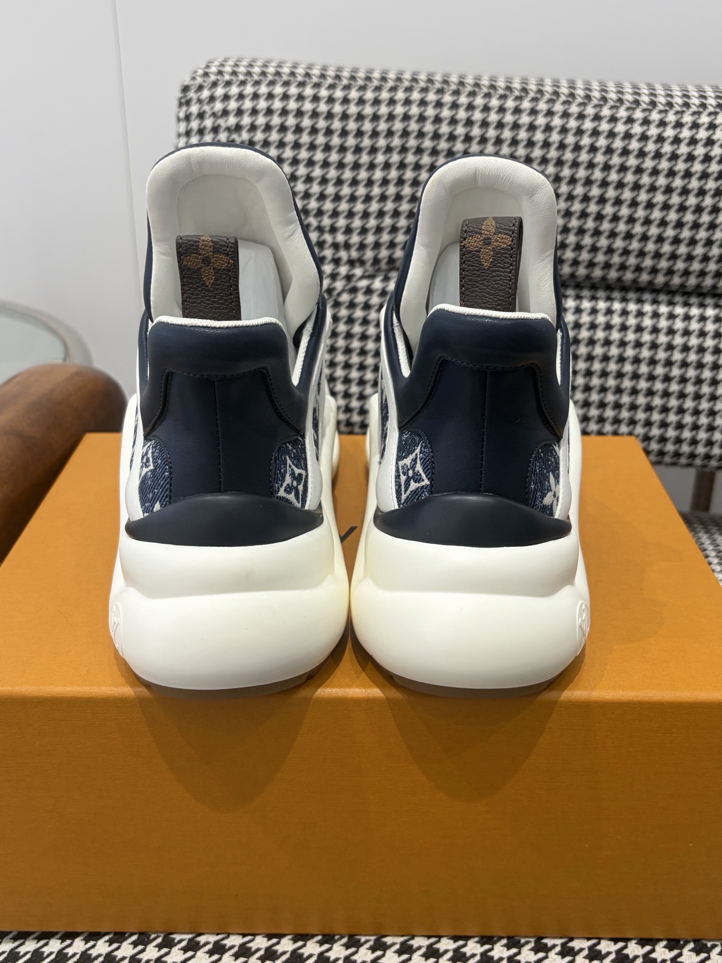 LV Style Pink Leather Men's Shoes style reference detail image 6 from source 780854