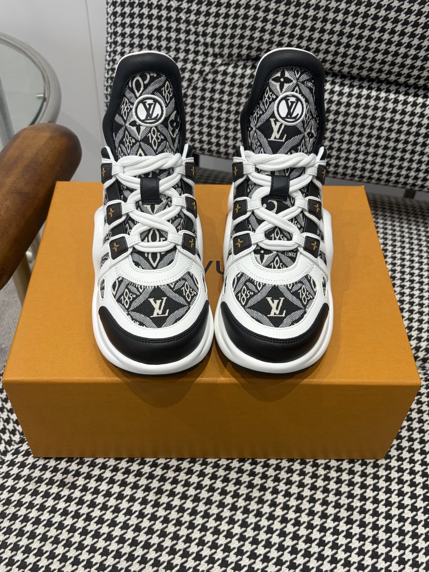 LV Style Pink Leather Men's Shoes Lookbook Reference image 1