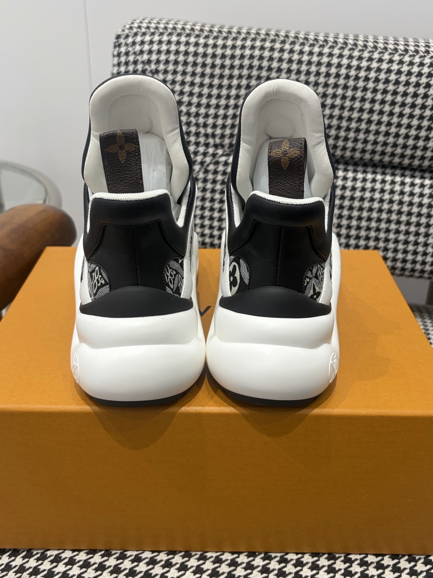 LV Style Pink Leather Men's Shoes style reference detail image 6 from source 780856