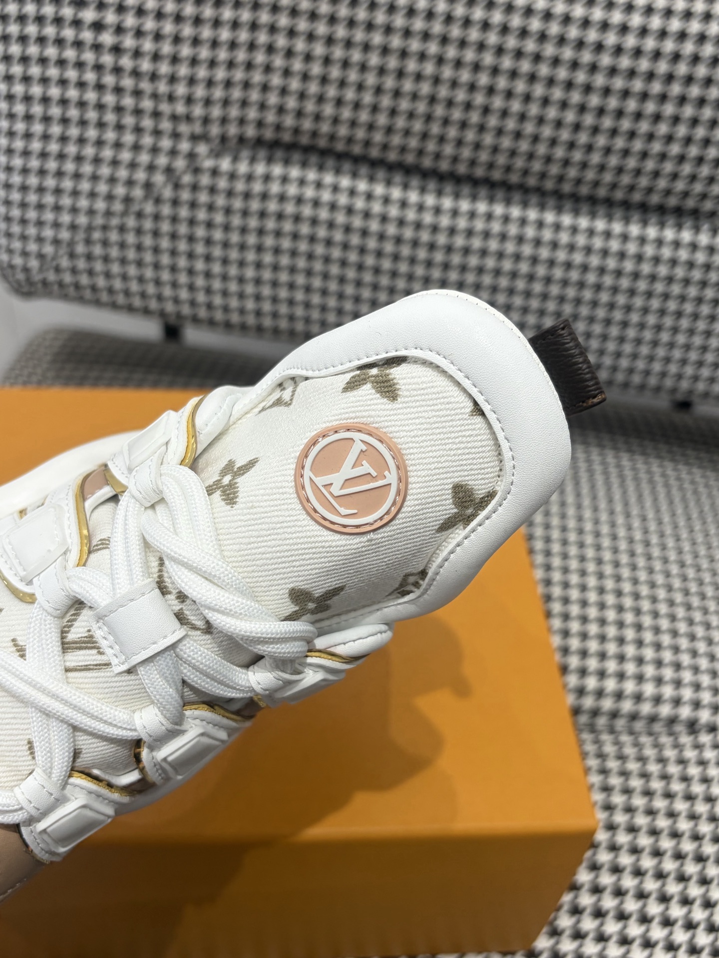 LV Style Pink Leather Men's Shoes style reference detail image 5 from source 780858