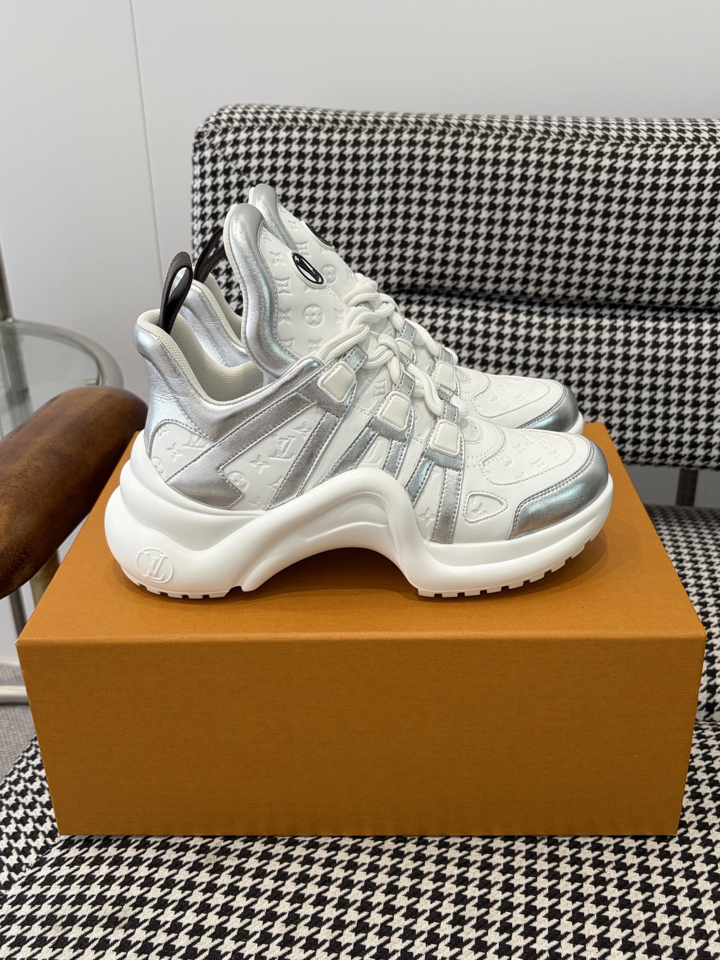 LV Style Pink Leather Men's Shoes Lookbook Reference image 2