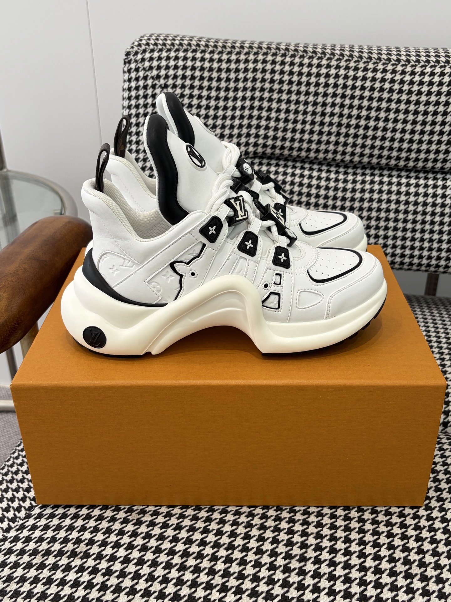 LV Style Pink Leather Men's Shoes Lookbook Reference image 2