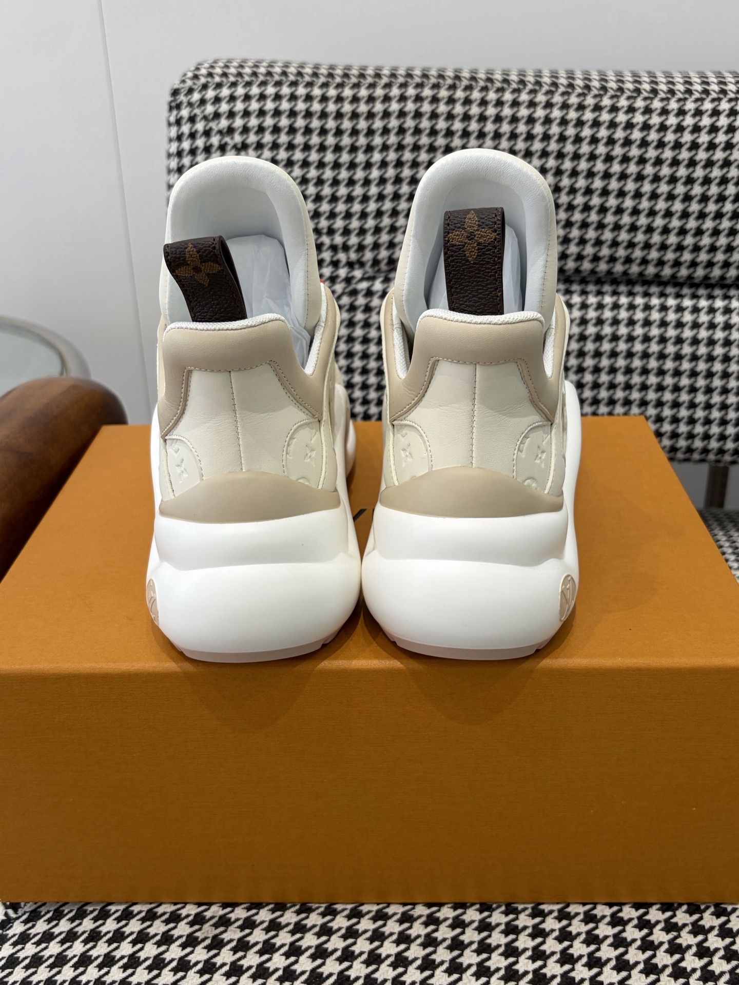 LV Style Pink Leather Men's Shoes style reference detail image 6 from source 780843