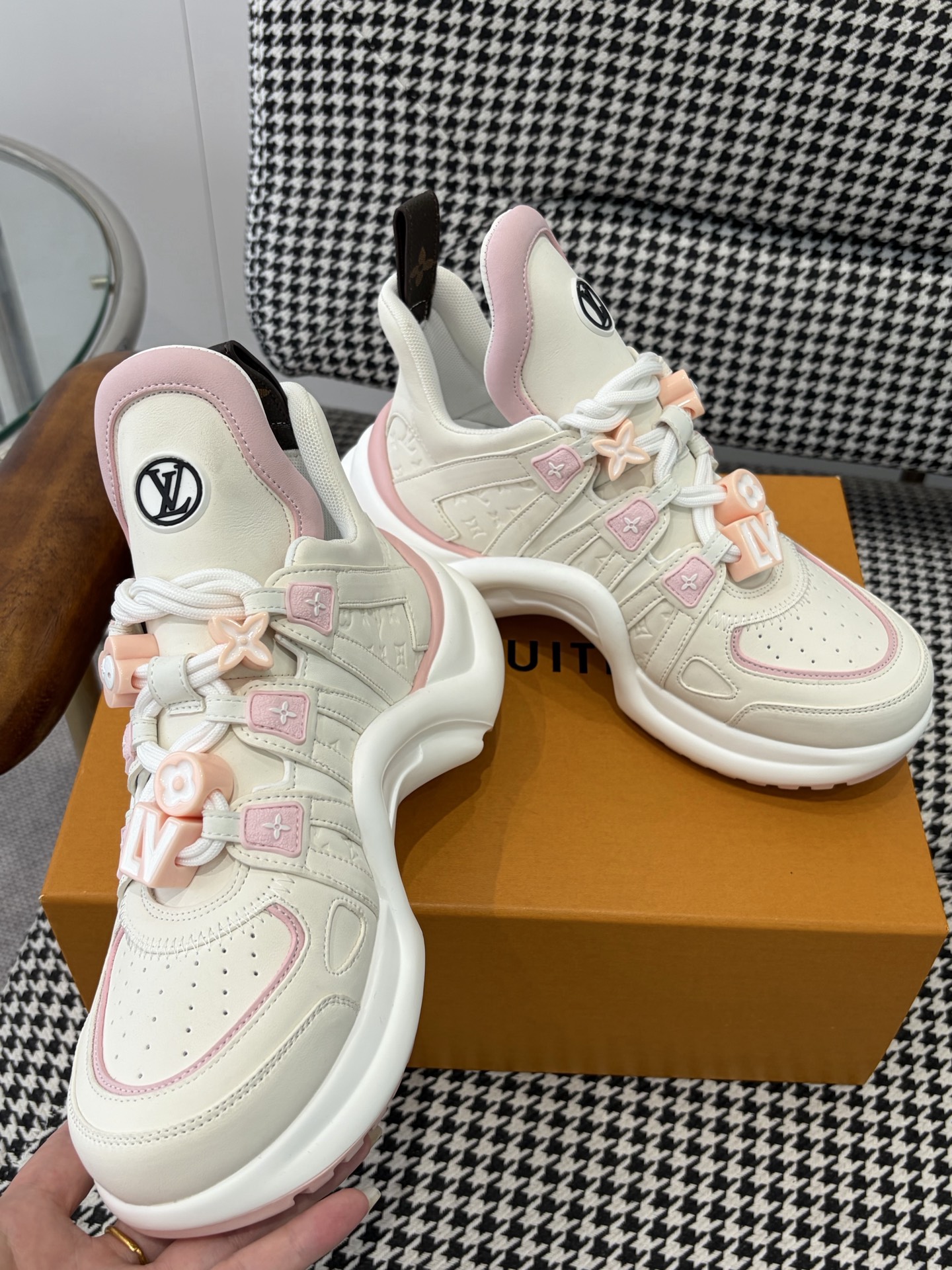 LV Style Pink Leather Men's Shoes style reference detail image 4 from source 780845