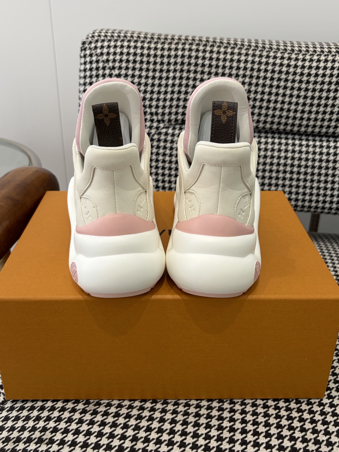 LV Style Pink Leather Men's Shoes style reference detail image 6 from source 780845