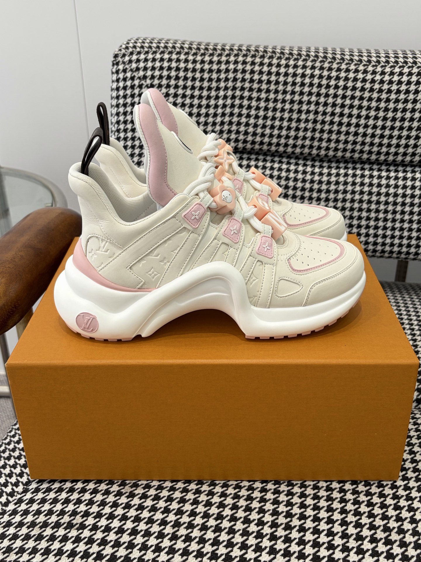 LV Style Pink Leather Men's Shoes Lookbook Reference image 2