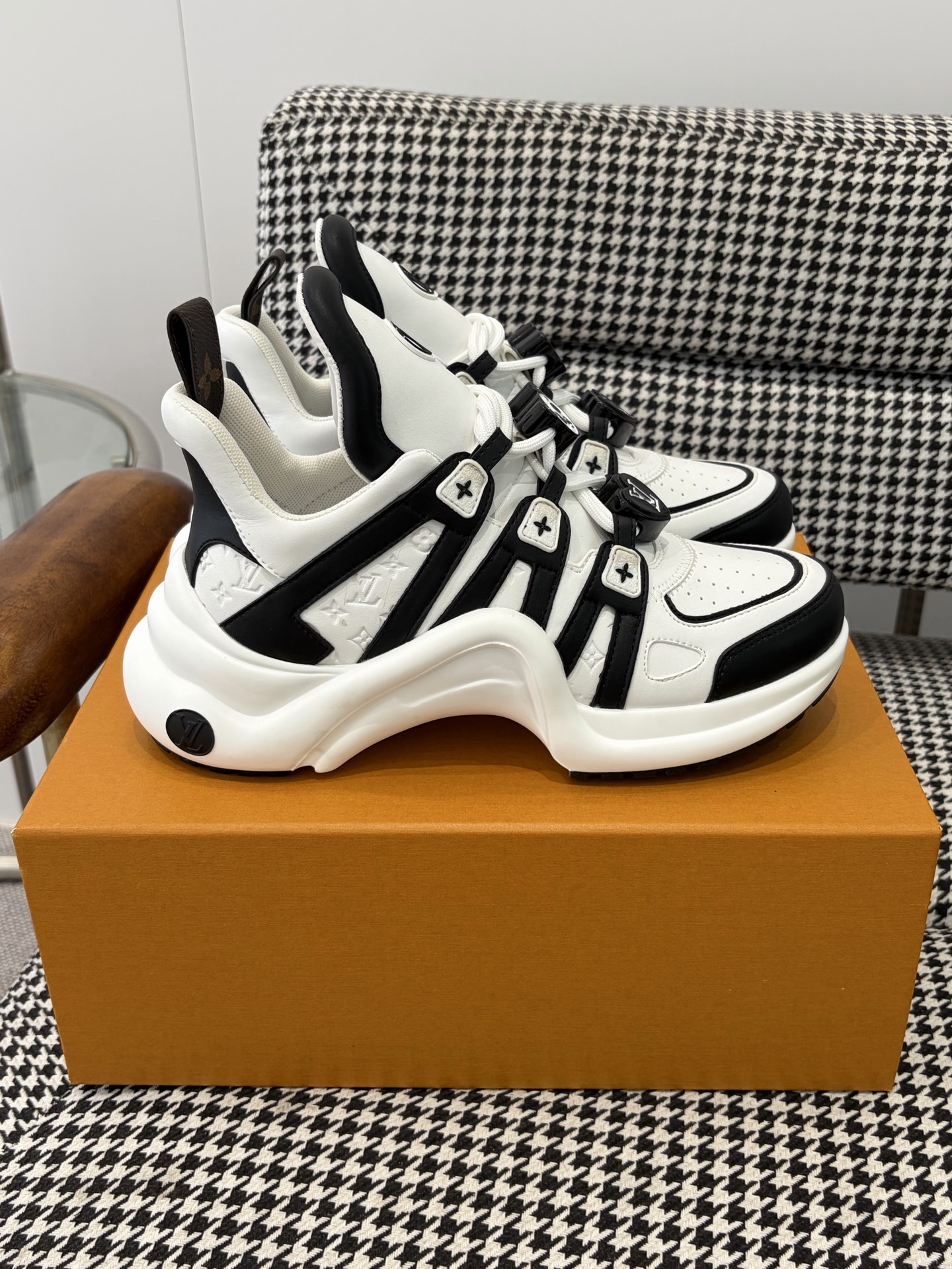 LV Style Pink Leather Men's Shoes Lookbook Reference image 2