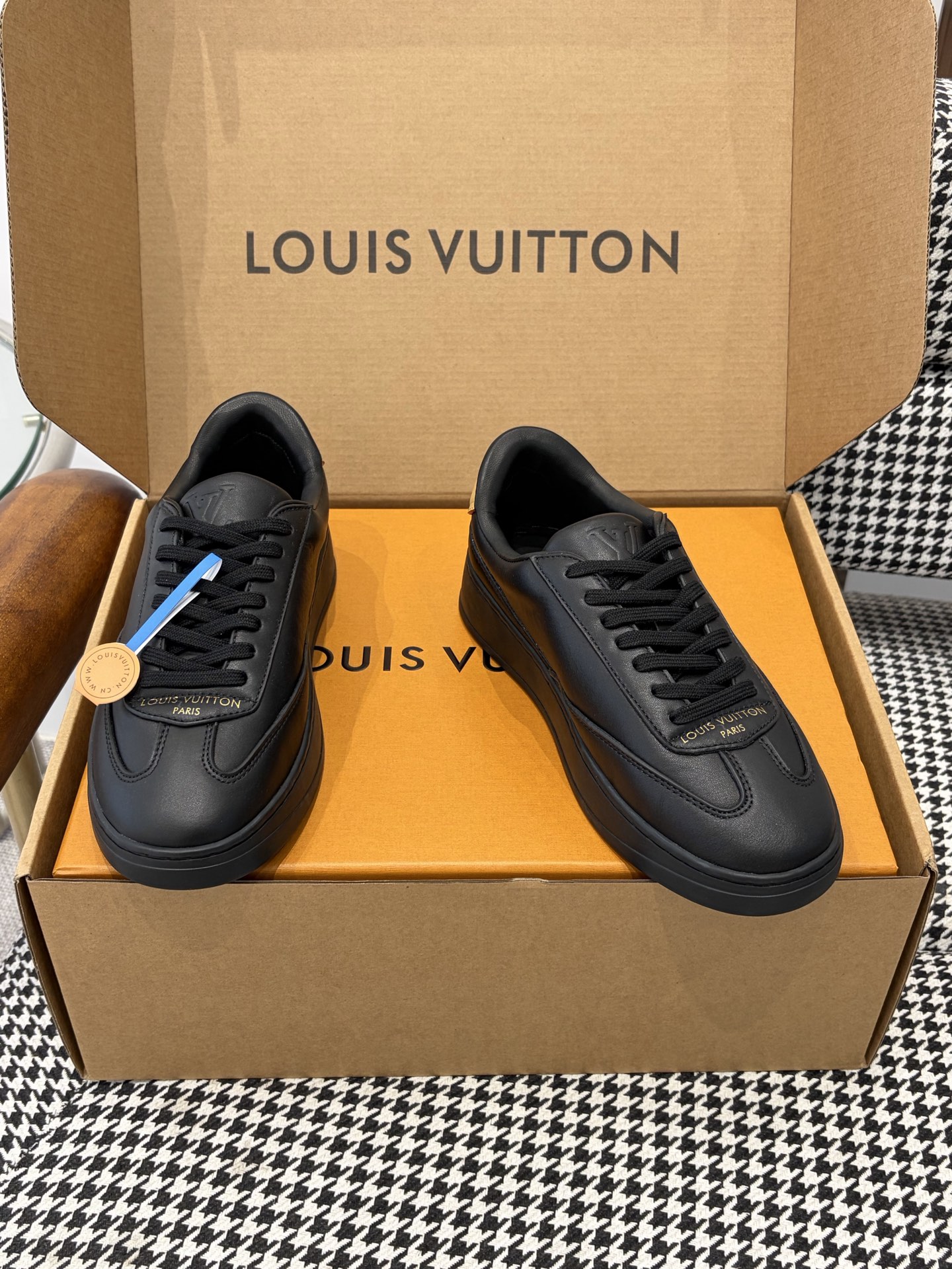 LV Style Leather Men's Shoes style reference detail image 5 from source 780830